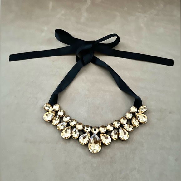 Ribbon Rhinestones Necklace in Golden tone Rhinestone - Picture 6 of 8